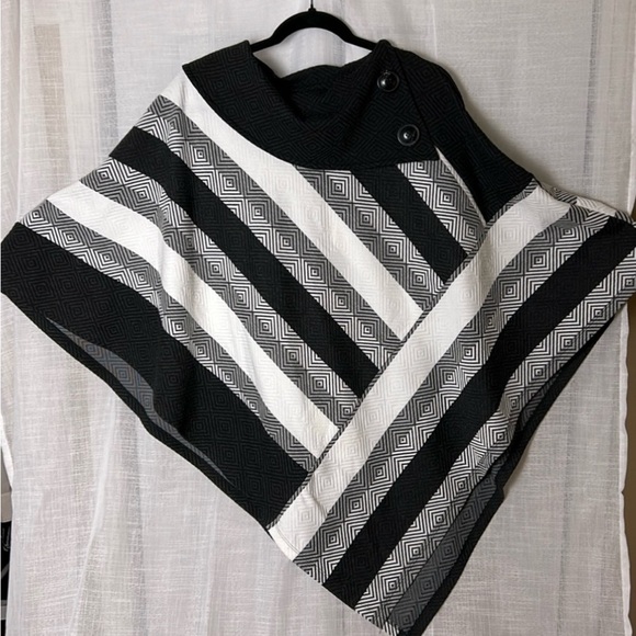 Y2K colorblock poncho,cape,women ,one size , black & white,Canada made ,EC - Picture 1 of 13